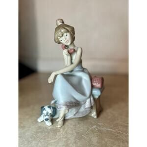 Llardo Daiso 1987 Figurine “Chit Chat Girl on Phone”